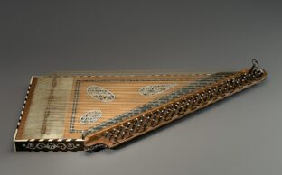 سنتور یا قانون؟ تفاوت‌های اصلی که قبل از خرید باید بدانید