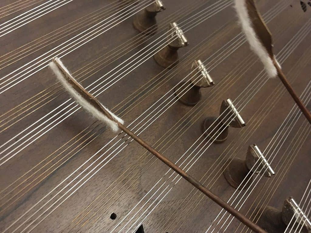 ۷ نکته طلایی برای حرفه‌ای شدن در نواختن سنتور